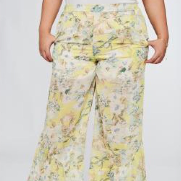 Plus Size Floral Print Ruffled Pants - Picture 2 of 5